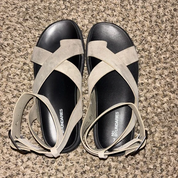 No Boundaries Beige and Black Sandals - Picture 2 of 4
